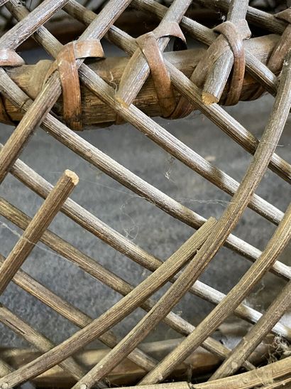 Pair of wicker armchairs with high rounded...