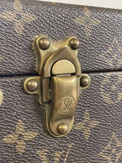 Louis VUITTON

Hard case in monogrammed canvas,...