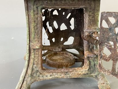 Japanese lantern in cast iron. 

Around 1900

20...