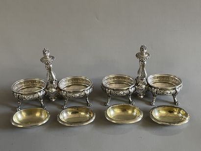 Paire de salerons double en argent, richement...