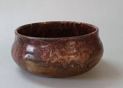 Théo PERROT (1846-1942) 

Coupe ronde et...