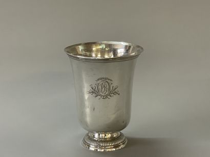 Timbale sur piédouche en argent, poinçon...