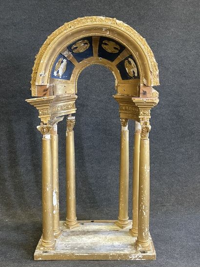 Niche forming an altarpiece, altar facing,...
