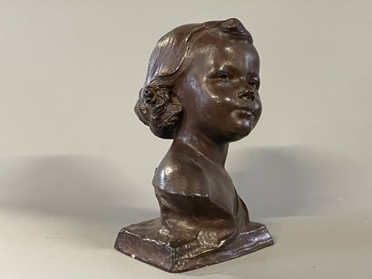 Bust of child in faience, brown patina.

Around...