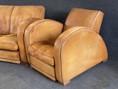 Canapé et fauteuils en cuir havane, accotoirs...