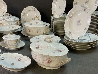 Important white porcelain dinner service...