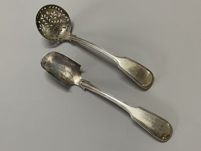 Deux couverts de service en argent avec armoiries...