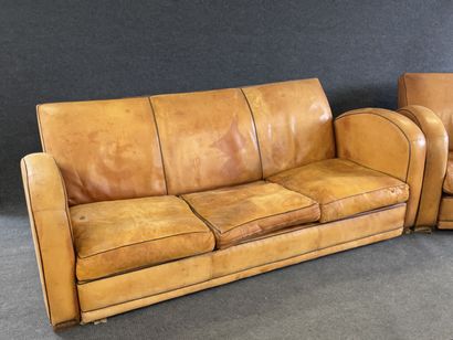 Canapé et fauteuils en cuir havane, accotoirs...