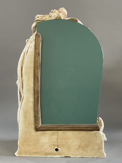 Royal-Dux, Bohème.

Grand miroir de table...