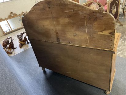 Buffet dressoir en pin de forme rectangulaire...