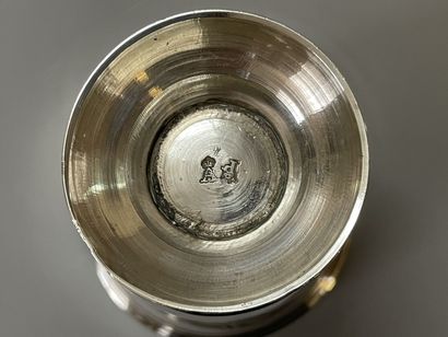 Timbale sur piédouche en argent, poinçon...