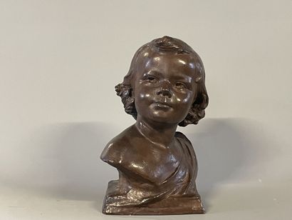 Bust of child in faience, brown patina.

Around...
