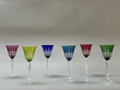 SAINT LOUIS 

Six colored crystal wine glasses....