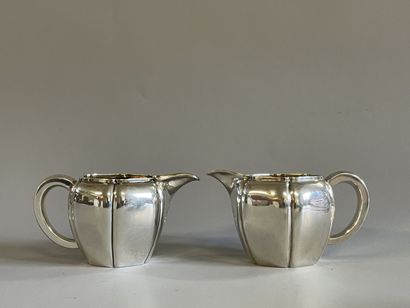 Maison ODIOT Paris: Paire de pots à lait...