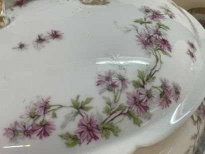 Important white porcelain dinner service...