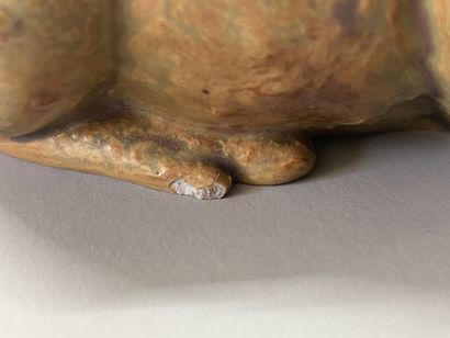 SEVRES- 

Crapaud en grès émaillé.

Cachet...