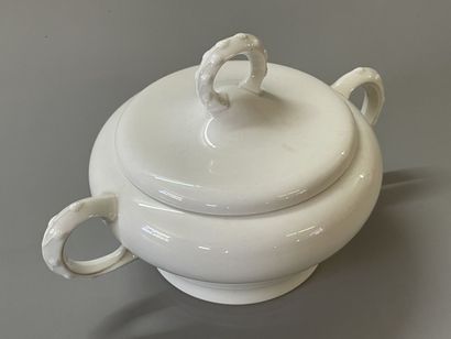 Manufacture de SEVRES 

sucrier en porcelaine.

H:...