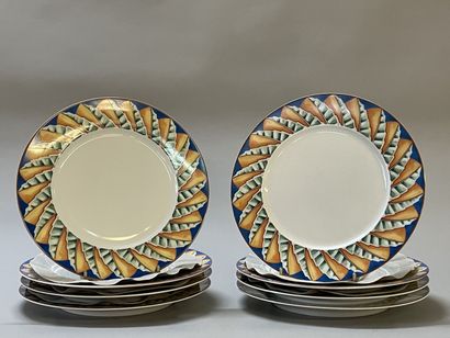 LALIQUE et LIMOGES. 

Huit assiettes plates...