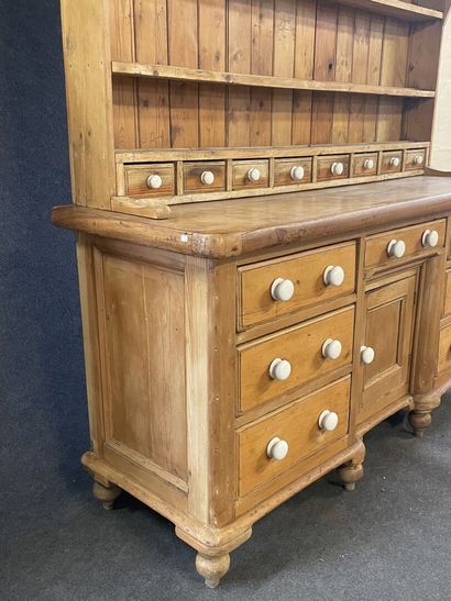 Buffet vaisselier en pin, partie basse ouvrant...