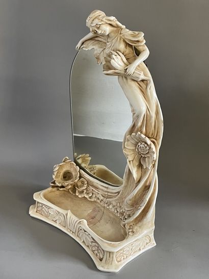 Royal-Dux, Bohème.

Grand miroir de table...