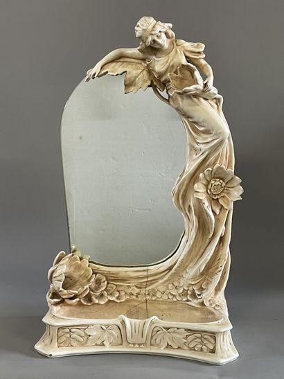 Royal-Dux, Bohème.

Grand miroir de table...