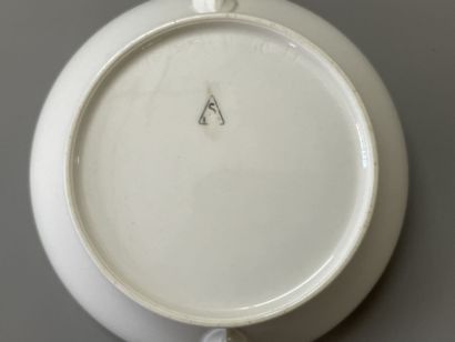 Manufacture de SEVRES 

sucrier en porcelaine.

H:...
