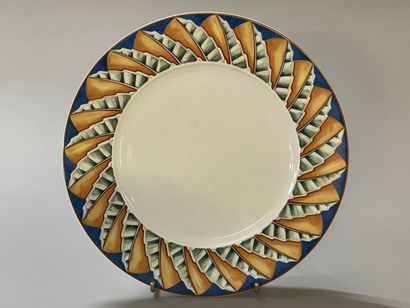 LALIQUE et LIMOGES. 

Huit assiettes plates...