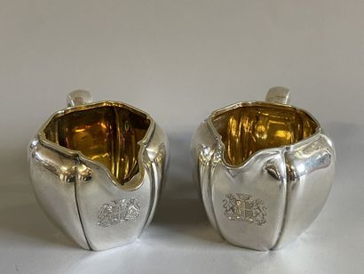 Maison ODIOT Paris: Paire de pots à lait...