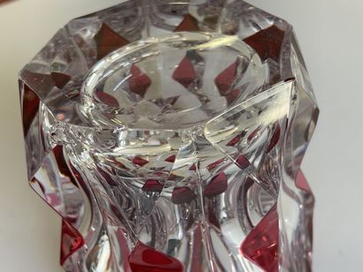 SAINT LOUIS : vase in cut crystal, red.

H:...