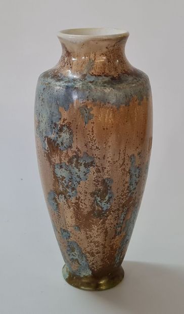 SEVRES - 

Vase balustre en porcelaine cristallisée...