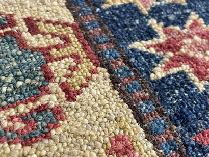 Kazak wool carpet.

Turkey

190 x 133 cm...