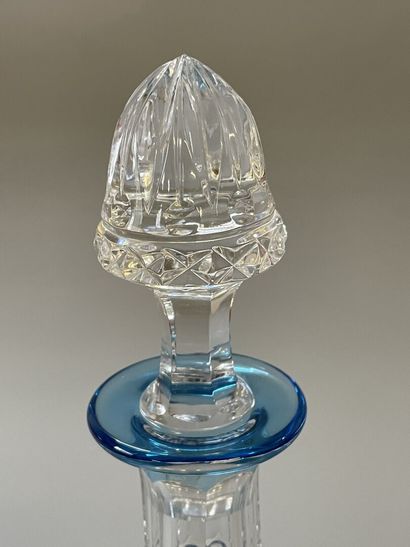 SAINT LOUIS Tommy decanter in blue crystal.

H....