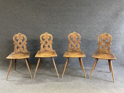 Suite of four Alsatian chairs in carved wood.

Beginning...