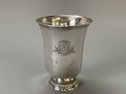 Timbale sur piédouche en argent, poinçon...