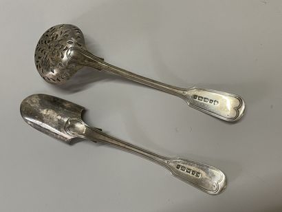 Deux couverts de service en argent avec armoiries...