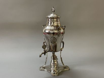 Samovar in silver plated metal

H. 46 cm...