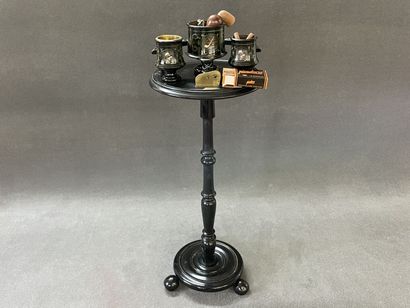 Smoking pedestal table in black lacquered...
