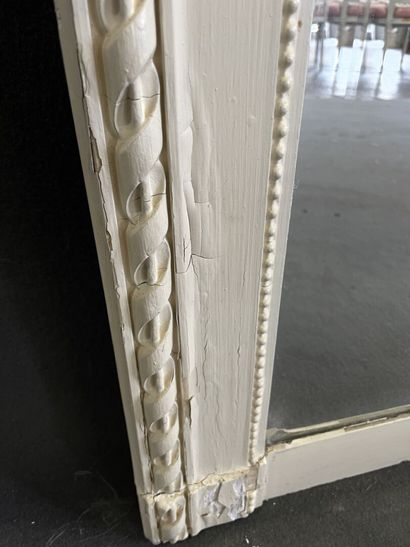 Large mirror frame in lacquered wood 

End...