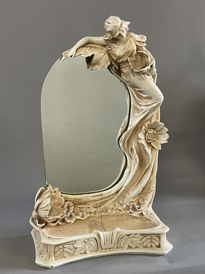 Royal-Dux, Bohème.

Grand miroir de table...