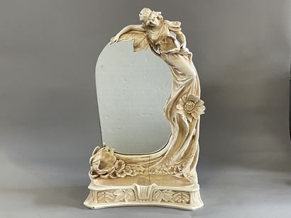 Royal-Dux, Bohème.

Grand miroir de table...