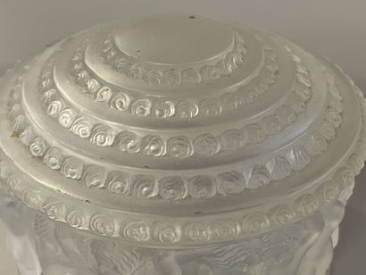 LALIQUE France. 

Bonbonniere 