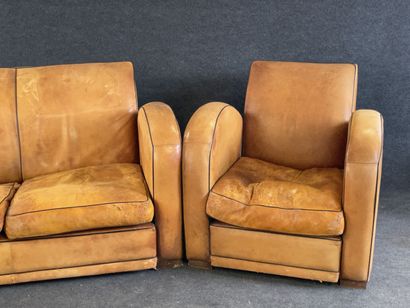 Canapé et fauteuils en cuir havane, accotoirs...