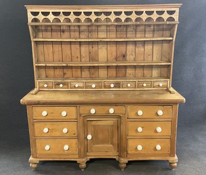 Buffet vaisselier en pin, partie basse ouvrant...