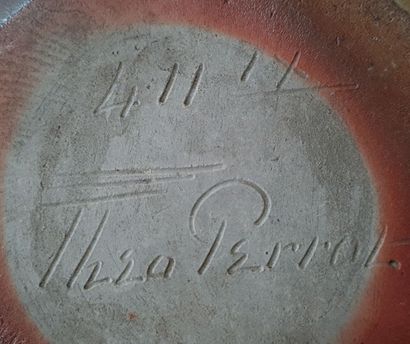 Théo PERROT (1846-1942) 

Coupe ronde et...