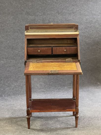 Mahogany and mahogany veneer soft bill, retractable...