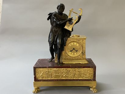 Antique poet clock, in patinated bronze and...