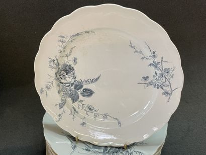 Partie de service de table en faience anglaise...