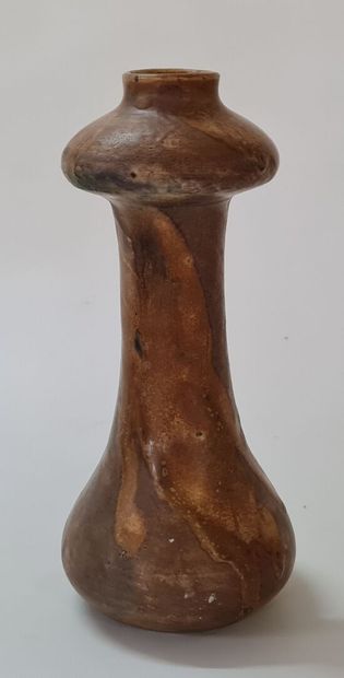 Théo PERROT (1846-1942) 

Petit vase bulbe...