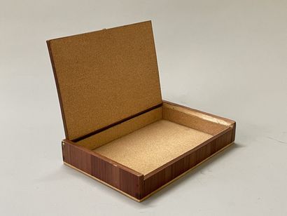 Boite en marqueterie de paille. Interieur...