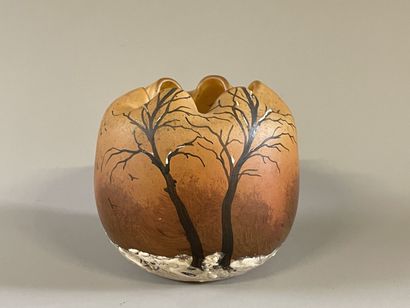 LEGRAS

Vase boule à col dentelé en verre...